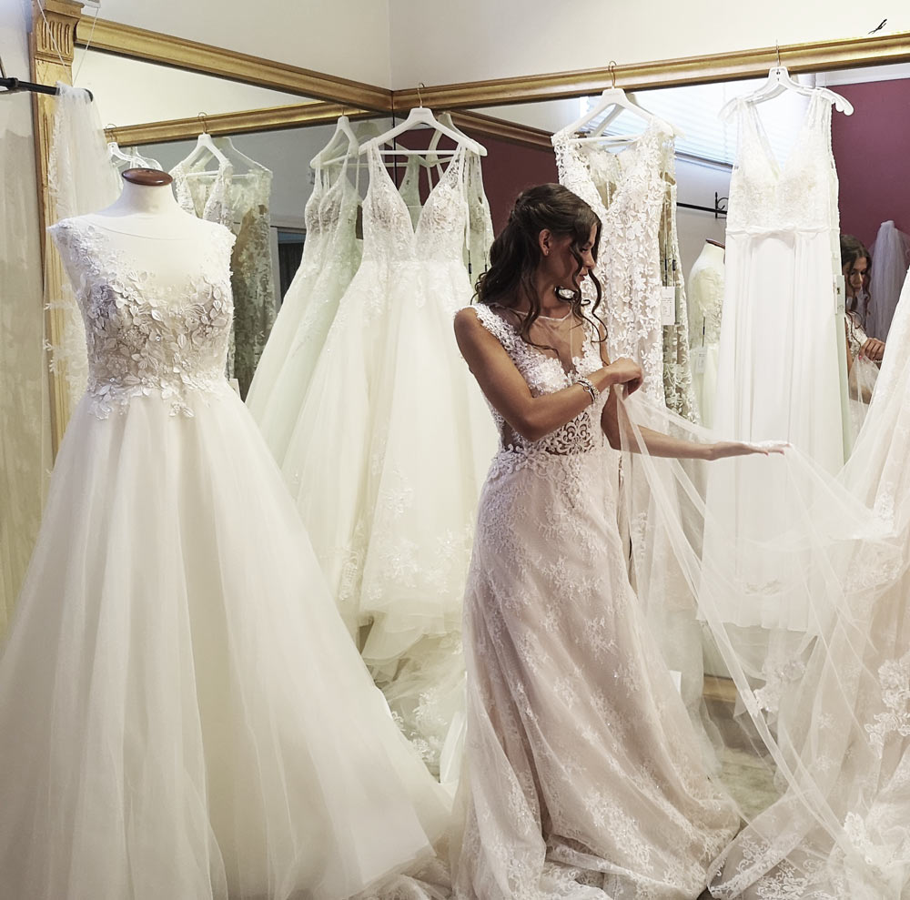 Abiti-da-sposo-della-linea-impero-couture-santarcangelo-trimonte